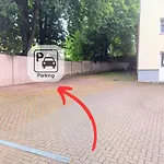 Gemuetliches - Hochwertiges Boxspringbett, Privater Parkplatz, Terrasse, Komplette Kueche, Wlan, 40 Zoll Hd Tv *