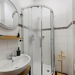 Gemuetliches - Hochwertiges Boxspringbett, Privater Parkplatz, Terrasse, Komplette Kueche, Wlan, 40 Zoll Hd Tv Apartment *