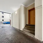 Gemuetliches - Hochwertiges Boxspringbett, Privater Parkplatz, Terrasse, Komplette Kueche, Wlan, 40 Zoll Hd Tv