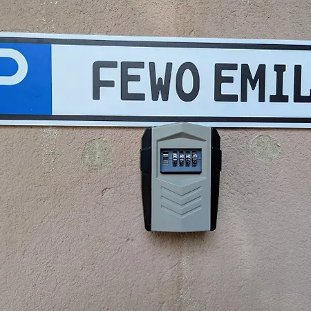 Gemuetliches - Hochwertiges Boxspringbett, Privater Parkplatz, Terrasse, Komplette Kueche, Wlan, 40 Zoll Hd Tv Apartment *