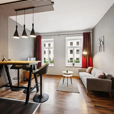 Gemuetliches - Hochwertiges Boxspringbett, Privater Parkplatz, Terrasse, Komplette Kueche, Wlan, 40 Zoll Hd Tv