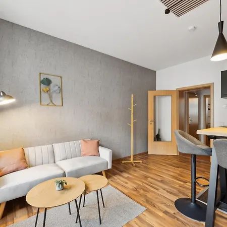 Gemuetliches - Hochwertiges Boxspringbett, Privater Parkplatz, Terrasse, Komplette Kueche, Wlan, 40 Zoll Hd Tv