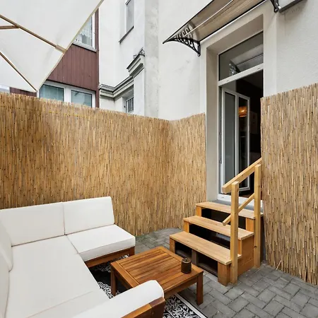 Apartment Gemuetliches - Hochwertiges Boxspringbett, Privater Parkplatz, Terrasse, Komplette Kueche, Wlan, 40 Zoll Hd Tv