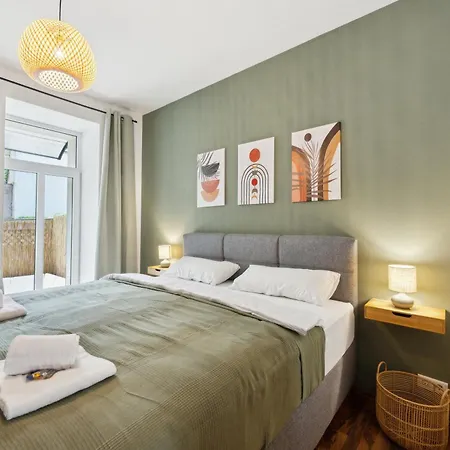 شقة Gemuetliches - Hochwertiges Boxspringbett, Privater Parkplatz, Terrasse, Komplette Kueche, Wlan, 40 Zoll Hd Tv شيمنيتز