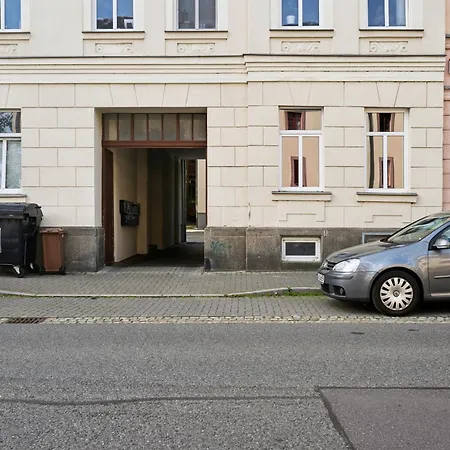 Gemuetliches - Hochwertiges Boxspringbett, Privater Parkplatz, Terrasse, Komplette Kueche, Wlan, 40 Zoll Hd Tv Apartment *