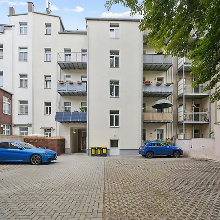 Apartment Gemuetliches - Hochwertiges Boxspringbett, Privater Parkplatz, Terrasse, Komplette Kueche, Wlan, 40 Zoll Hd Tv Chemnitz