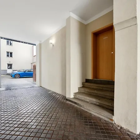 Gemuetliches - Hochwertiges Boxspringbett, Privater Parkplatz, Terrasse, Komplette Kueche, Wlan, 40 Zoll Hd Tv