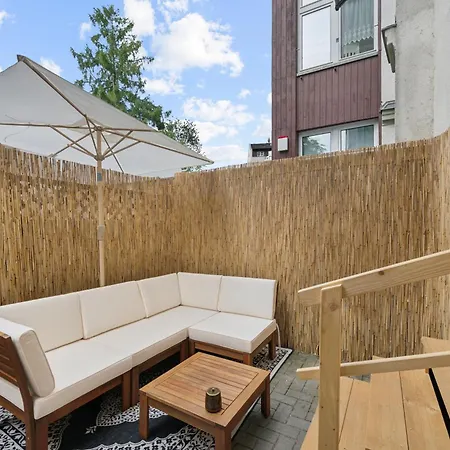 Gemuetliches - Hochwertiges Boxspringbett, Privater Parkplatz, Terrasse, Komplette Kueche, Wlan, 40 Zoll Hd Tv *