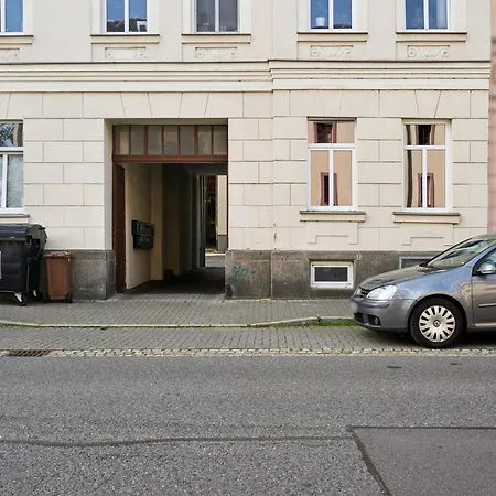 Apartment Gemuetliches - Hochwertiges Boxspringbett, Privater Parkplatz, Terrasse, Komplette Kueche, Wlan, 40 Zoll Hd Tv