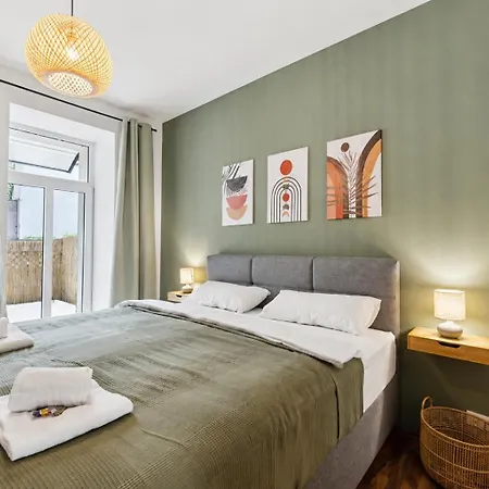 Apartment Gemuetliches - Hochwertiges Boxspringbett, Privater Parkplatz, Terrasse, Komplette Kueche, Wlan, 40 Zoll Hd Tv Chemnitz