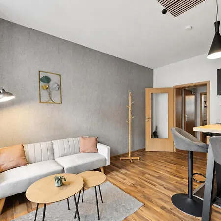 Gemuetliches - Hochwertiges Boxspringbett, Privater Parkplatz, Terrasse, Komplette Kueche, Wlan, 40 Zoll Hd Tv *