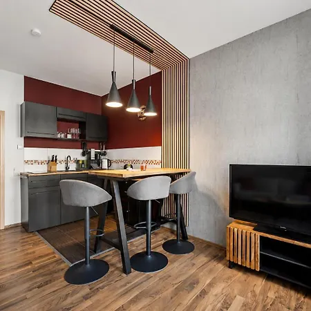 Gemuetliches - Hochwertiges Boxspringbett, Privater Parkplatz, Terrasse, Komplette Kueche, Wlan, 40 Zoll Hd Tv * شيمنيتز