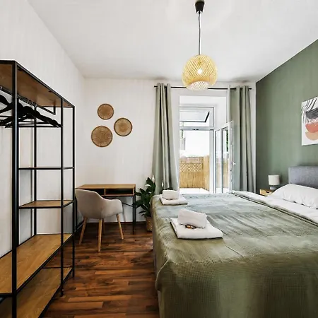 Gemuetliches - Hochwertiges Boxspringbett, Privater Parkplatz, Terrasse, Komplette Kueche, Wlan, 40 Zoll Hd Tv شقة