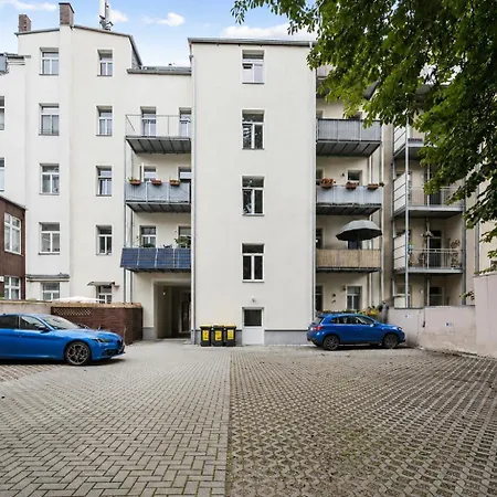 شقة Gemuetliches - Hochwertiges Boxspringbett, Privater Parkplatz, Terrasse, Komplette Kueche, Wlan, 40 Zoll Hd Tv