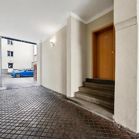 Gemuetliches - Hochwertiges Boxspringbett, Privater Parkplatz, Terrasse, Komplette Kueche, Wlan, 40 Zoll Hd Tv شقة *