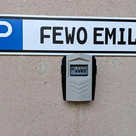 شقة Gemuetliches - Hochwertiges Boxspringbett, Privater Parkplatz, Terrasse, Komplette Kueche, Wlan, 40 Zoll Hd Tv *