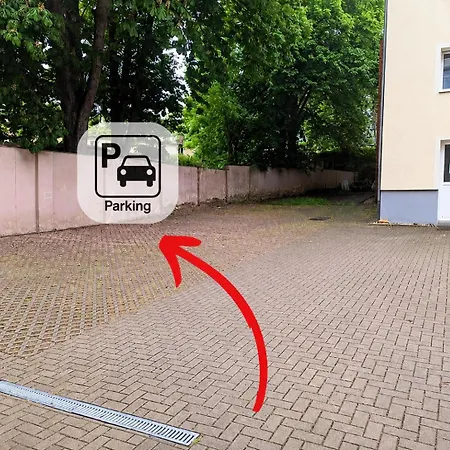 Gemuetliches - Hochwertiges Boxspringbett, Privater Parkplatz, Terrasse, Komplette Kueche, Wlan, 40 Zoll Hd Tv شقة شيمنيتز