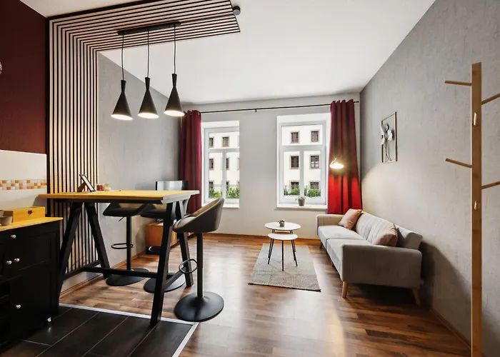 Gemuetliches - Hochwertiges Boxspringbett, Privater Parkplatz, Terrasse, Komplette Kueche, Wlan, 40 Zoll Hd Tv