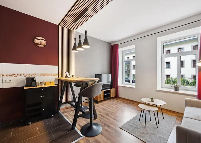 Gemuetliches - Hochwertiges Boxspringbett, Privater Parkplatz, Terrasse, Komplette Kueche, Wlan, 40 Zoll Hd Tv *