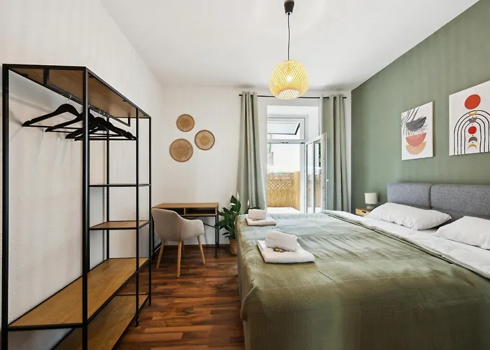 Gemuetliches - Hochwertiges Boxspringbett, Privater Parkplatz, Terrasse, Komplette Kueche, Wlan, 40 Zoll Hd Tv